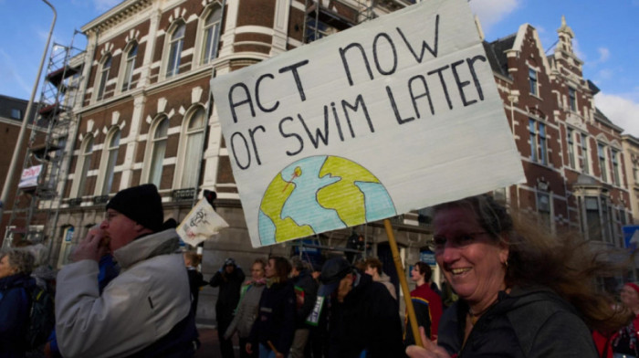 Klimatski protesti u Holandiji: Desetine hiljada ljudi na ulicama Haga bori se protiv "klimatske nepravde"