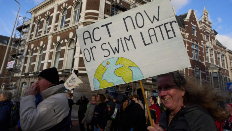 Klimatski protesti u Holandiji: Desetine hiljada ljudi na ulicama Haga bori se protiv "klimatske nepravde"