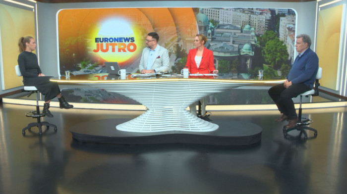 Dezinformacije podstiču nasilje, dok mediji stvaraju lažnu stvarnost: Jovanović i Kojčić o napadu kod Skupštine Srbije