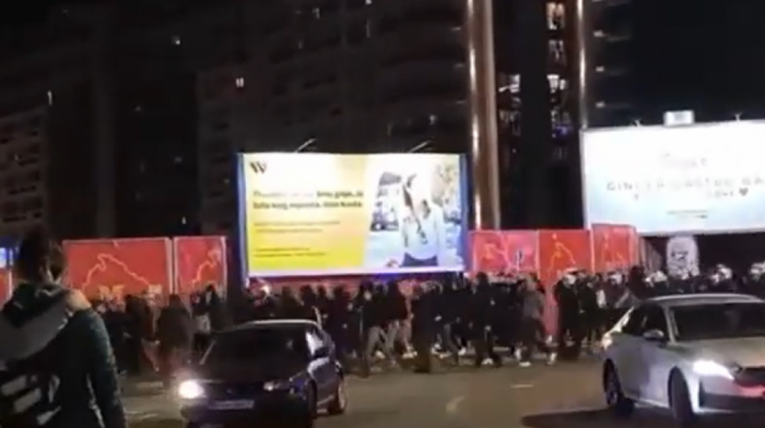 Tenzije u Podgorici: Maskirani mladići izašle na ulice, uzvikuju "Turci napolje" (VIDEO)