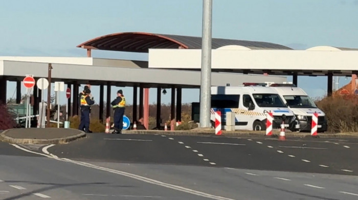 AMSS: Na graničnom prelazu Batrovci čeka se dva sata na izlaz iz Srbije