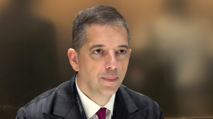 Đurić: U narednih desetak dana očekuje se sastanak Vučića i Makrona