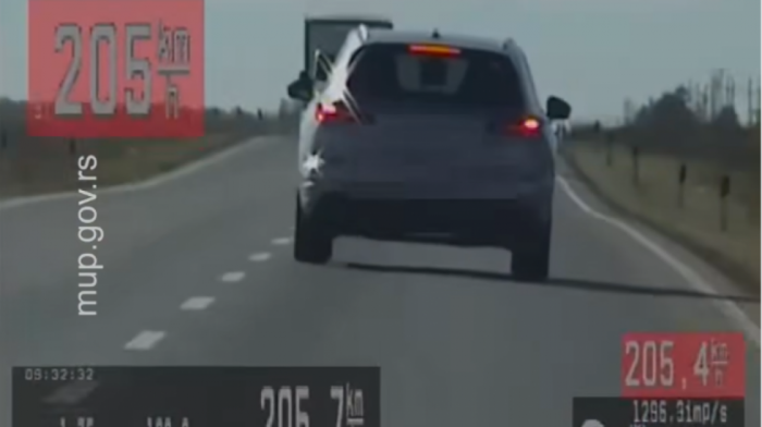 Nasilnička vožnja kod Kikinde: Presretač zaustavio vozača koji je bez dozvole jurio 205 km/h (VIDEO)