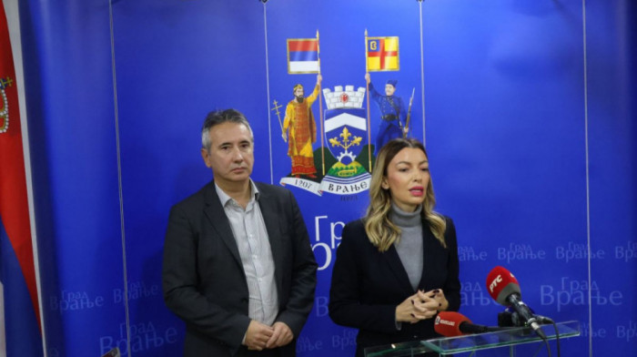 Mesarović razgovorala sa zaposlenima u fabrici "Kentaur": Država će pomoći radnicima da nađu posao u Vranju