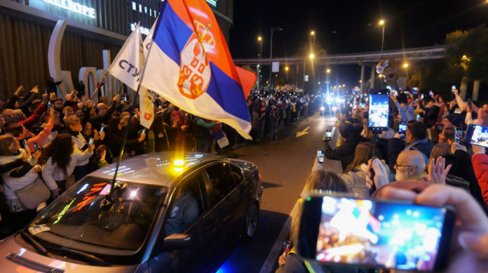 Grupa studenata iz Novog Pazara koja pešači ka Novom Sadu stigla u Beograd