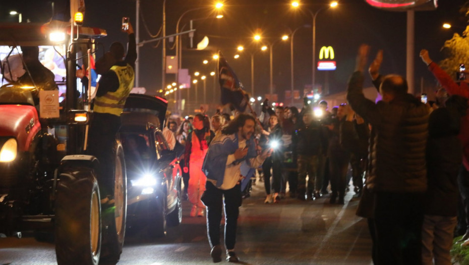 Grupa studenata iz Novog Pazara koja pešači ka Novom Sadu stigla u Beograd