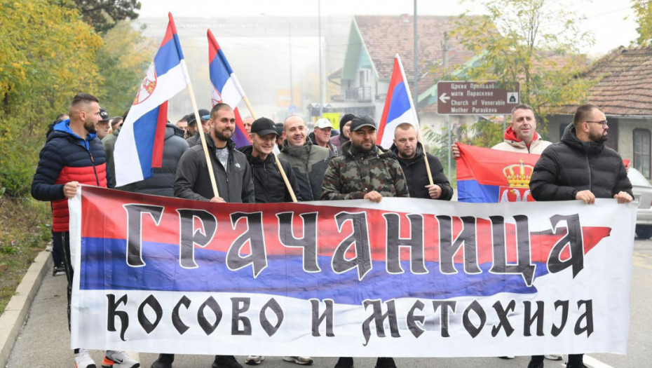 Grupa od 60 Srba sa Kosova i Metohije krenula peške u Novi Sad na skup podrške Vučiću