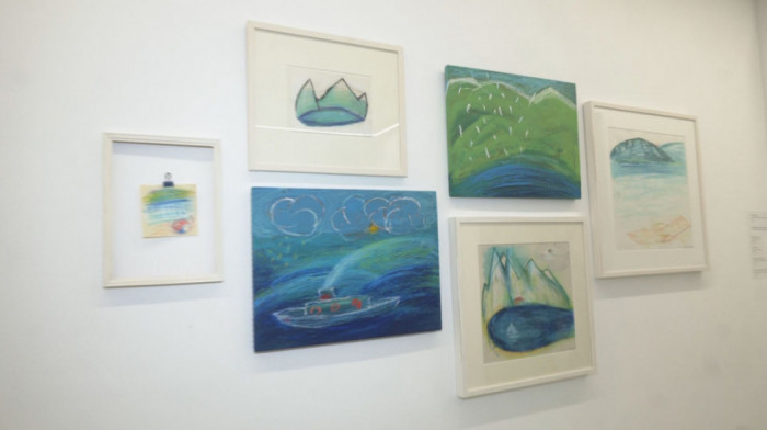 "Ide maca oko tebe" u galeriji Novembar: Izložba slika Selene Vicković vodi posetioce na jedinstveno putovanje (VIDEO)