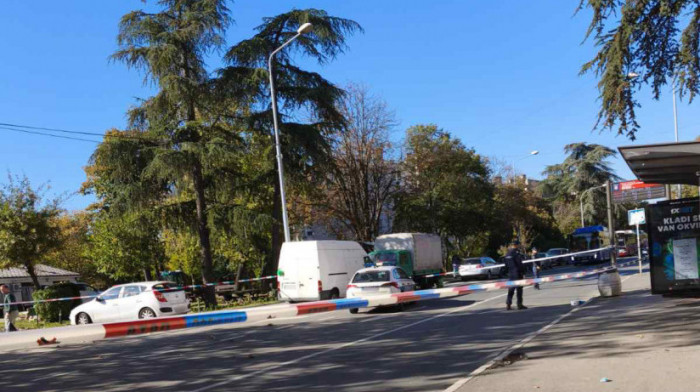 Prve fotografije sa mesta uviđaja u Braće Jerkoviću: Policija utvrđuje šta se dogodilo u stanu iz kog je stigla prijava