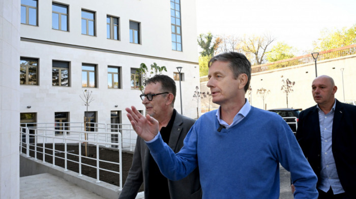 Darko Glišić obišao renovirani Centar u Zvečanskoj: Radovi gotovi do maja 2026.