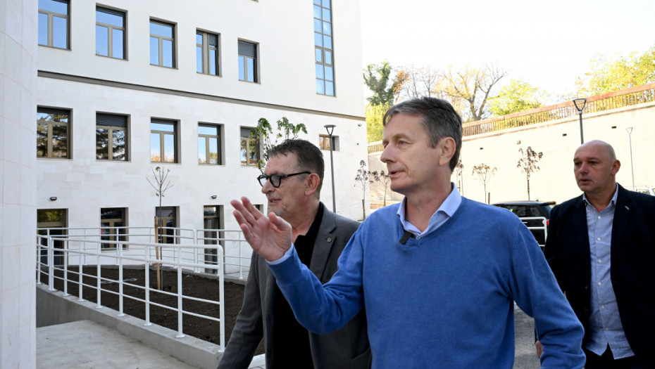 Darko Glišić obišao renovirani Centar u Zvečanskoj: Radovi gotovi do maja 2026.
