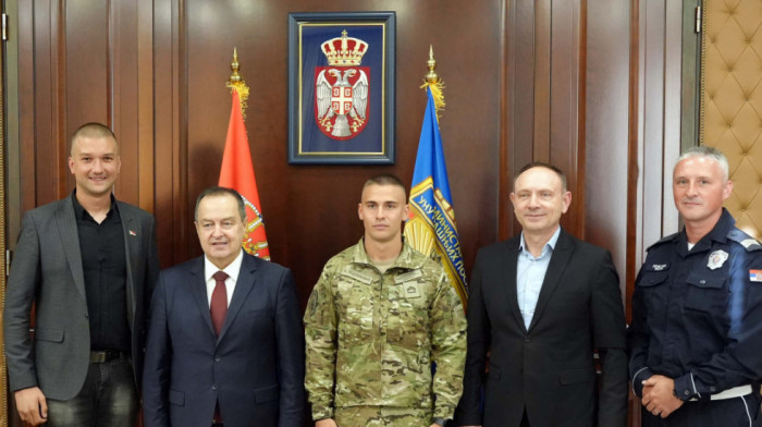 Dačić primio pripadnike MUP-a koji su pešačili do Hilandara za decu sa retkom bolešću