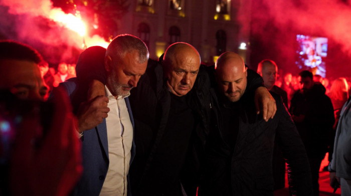 Vučević i građani dočekali Bogdanovića ispred Skupštine Srbije: "Pucanj u Milana je pucanj u sve nas"