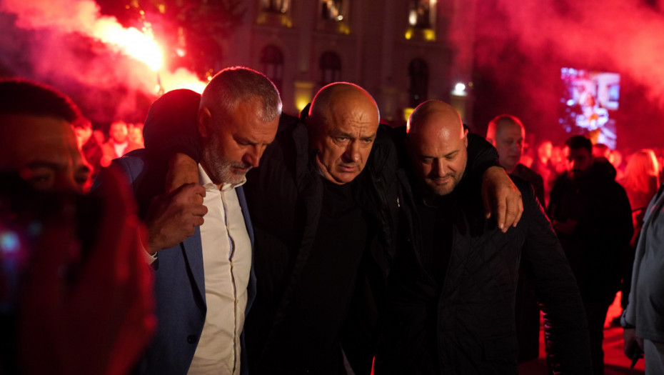 Vučević i građani dočekali Bogdanovića ispred Skupštine Srbije: "Pucanj u Milana je pucanj u sve nas"