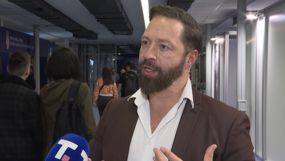 Međunarodno priznati psiholog Ali Fenik na Sajmu knjiga: "Sprečite da mali problemi prerastu u velike"