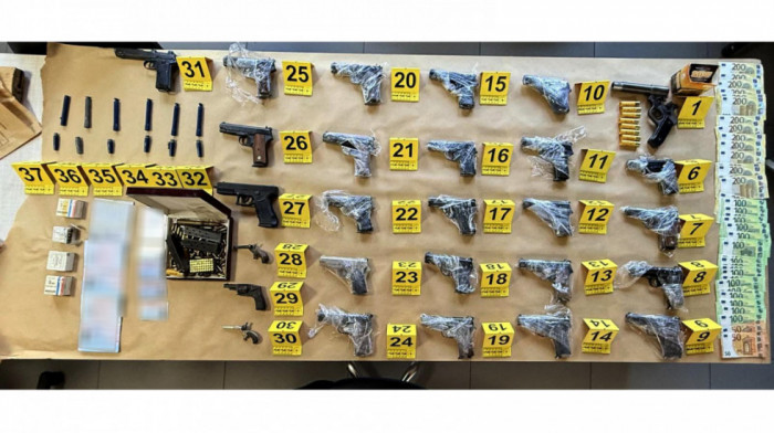 Uhapšena još dvojica osumnjičenih za krijumčarenje 11 Kineza, od kojih se jedan udavio: U stanu im nađen arsenal oružja