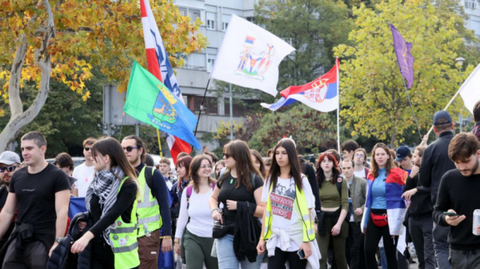 Grupe studenata i građana nadomak Novog Sada: Pazarci prespavali u Inđiji, danas im se pridružuju kolege iz Beograda