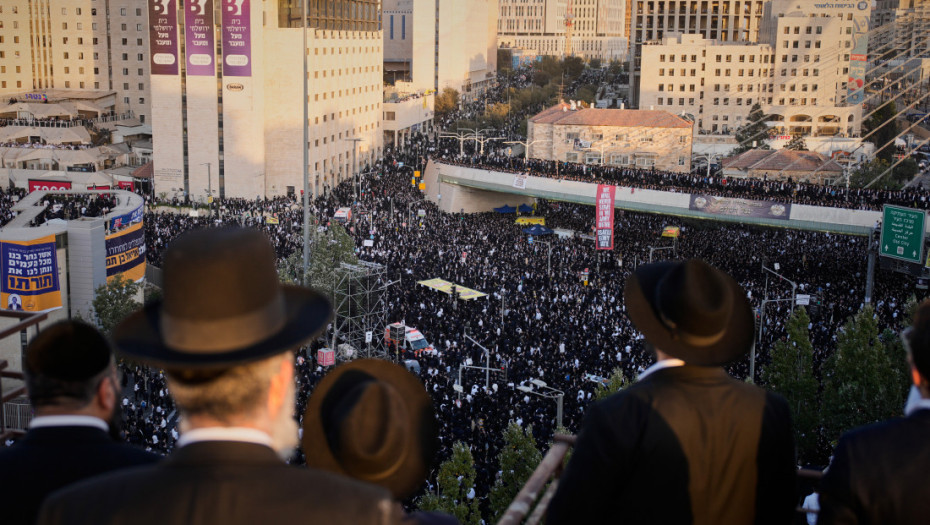 Više hiljada ljudi na antivladinim protestima, zahtevaju povratak poslednjeg taoca
