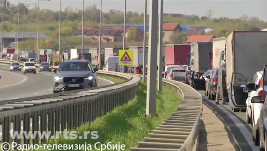 Sudar dva kamiona u tunelu Železnik, u smeru ka Dobanovcima obustavljen saobraćaj