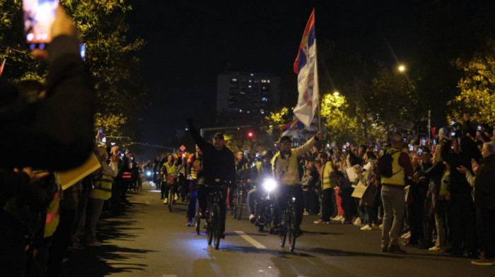 Studenti iz Novog Pazara koji su pešačili 15 dana stigli u Novi Sad