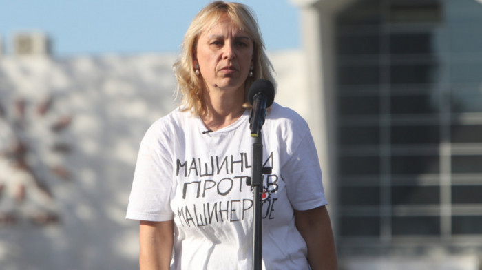 Dijana Hrka otpočela štrajk glađu kod Skupštine Srbije