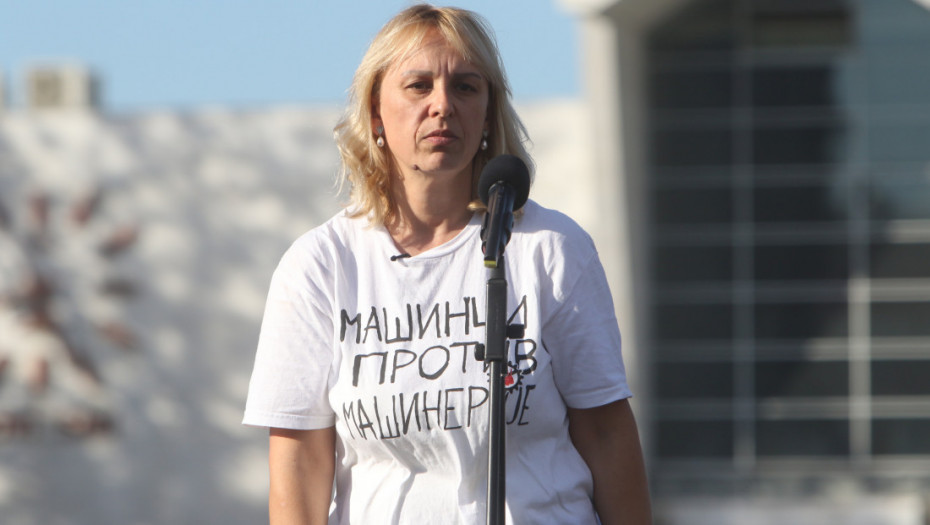 Dijana Hrka otpočela štrajk glađu kod Skupštine Srbije