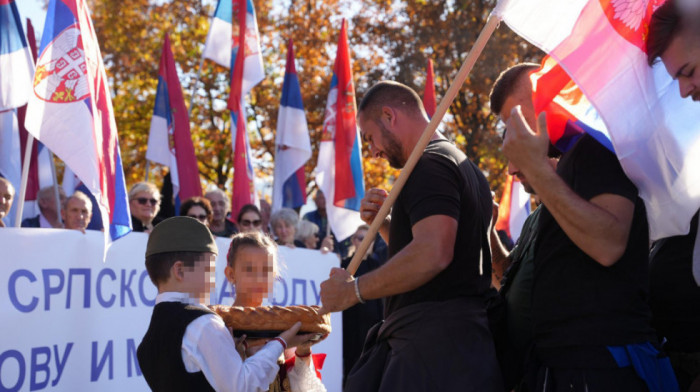 Oko hiljadu meštana Gornjeg Milanovca dočekalo Srbe sa KiM: "Želimo da uz Božju pomoć dođemo do cilja"