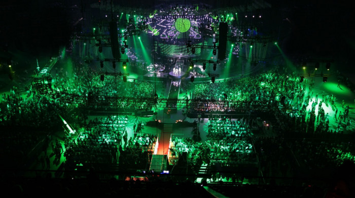 Italijanska policija intervenisala zbog masovne žurke: Prekinut rejv parti u napuštenoj hali kompanije Bugati