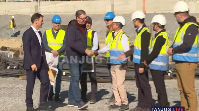 Predsednik Vučić obilazi gradilište Nacionalnog stadiona u Surčinu