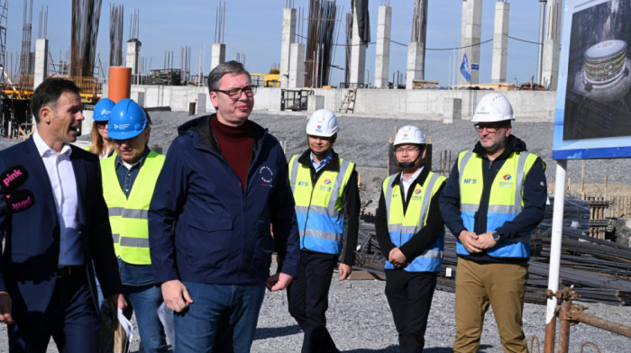 Predsednik Vučić obilazi gradilište Nacionalnog stadiona u Surčinu