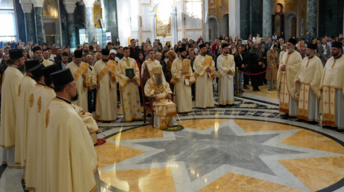 Porfirije predvodio svetu liturgiju u hramu Svetog Save na Vračaru