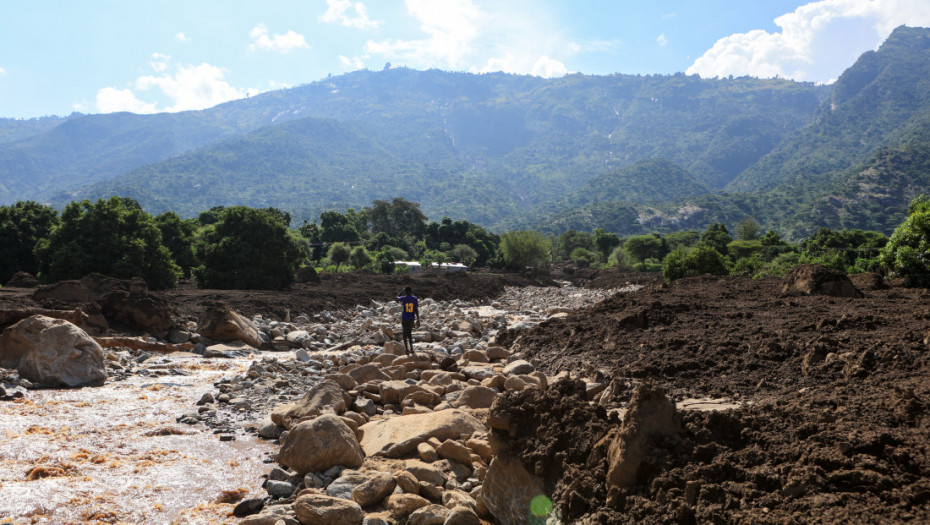 Kina obustavlja akcije spasavanja na granici sa Nepalom zbog rizika od novog klizišta ili poplave