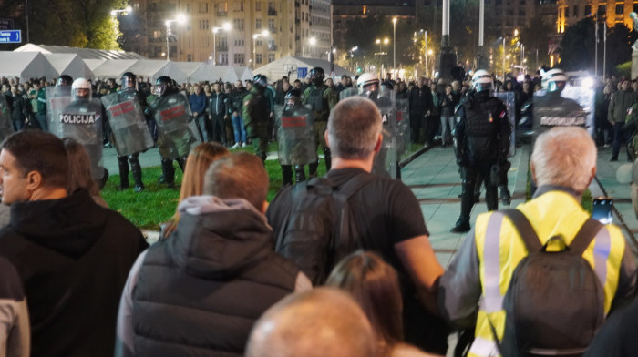 MUP: Uhapšen 36-godišnjak osumničen da je nepristojnim gestovima i pokazivanjem polnog organa remetio javni red i mir