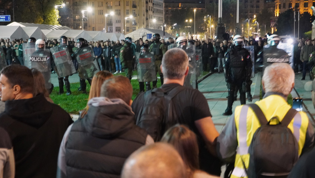 MUP: Uhapšen 36-godišnjak osumničen da je nepristojnim gestovima i pokazivanjem polnog organa remetio javni red i mir