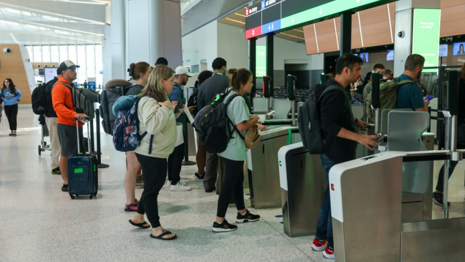 Kašnjenje letova na aerodromima širom SAD nastavljeno zbog manjka kotrolora leta
