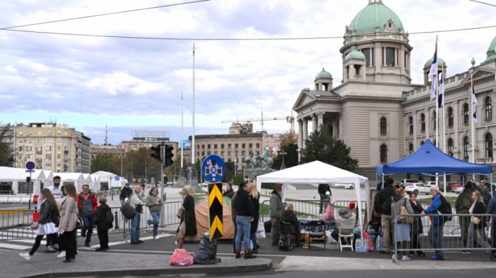 Kakva je situacija ispred Skupštine Srbije: Deo građana uz Dijanu Hrku, raspoređen manji broj pripadnika policija