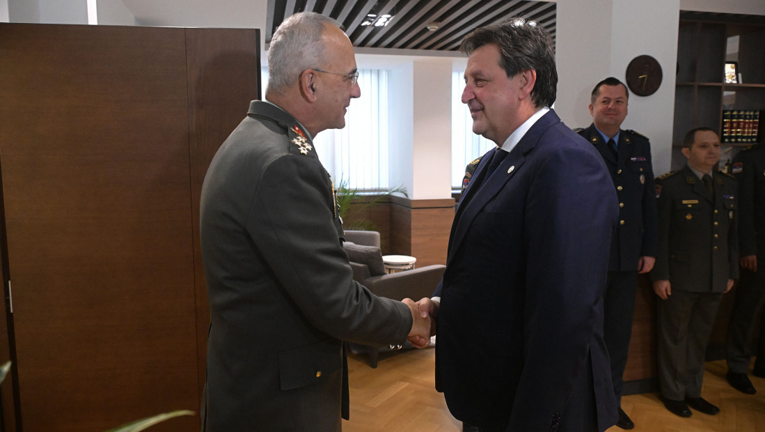 Gašić sa načelnikom Generalštaba Grčke: Saradnja u oblasti odbrane vrlo dobra (FOTO)