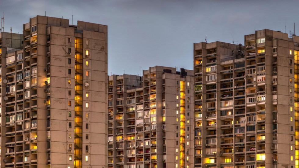 Negativni prirodni priraštaj u Srbiji: Država uvodi subvencije za prve domove i podršku porodicama