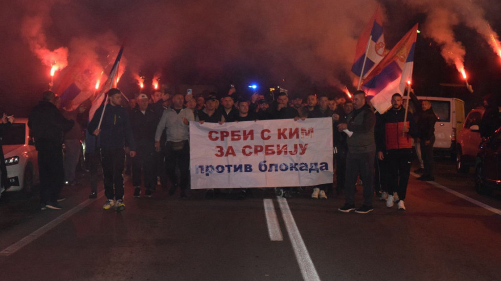 Više hiljada ljudi u Meljaku dočekalo Srbe koji pešače sa KiM ka Novom Sadu