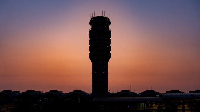 Grad oštetio avion "Er Kaira" pri sletanju u Štutgart: Oštećeni nos letelice i staklo pilotske kabine