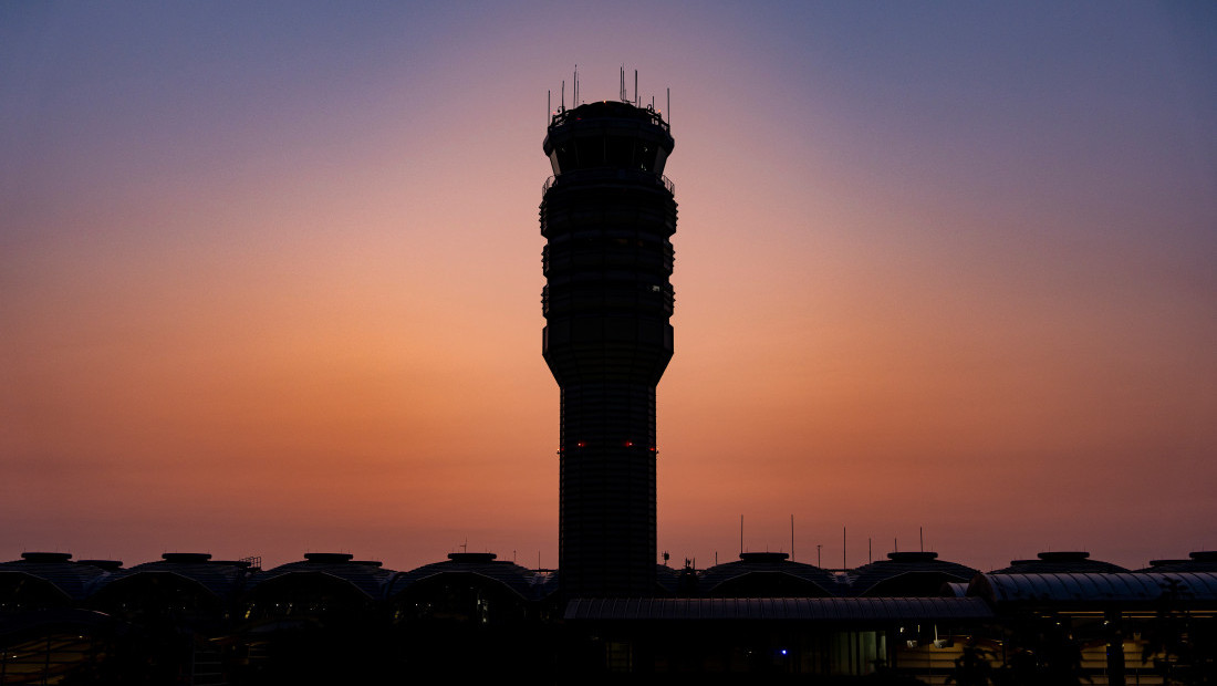 Grad oštetio avion "Er Kaira" pri sletanju u Štutgart: Oštećeni nos letelice i staklo pilotske kabine