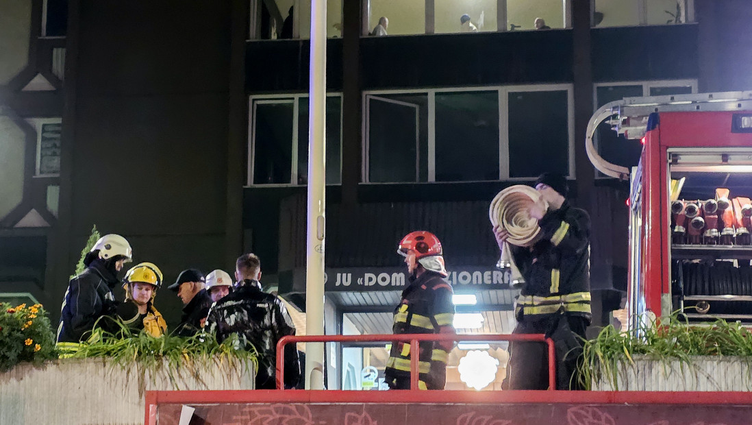U požaru u Tuzli smrtno stradalo 11 osoba, a 35 zatražilo lekarsku pomoć