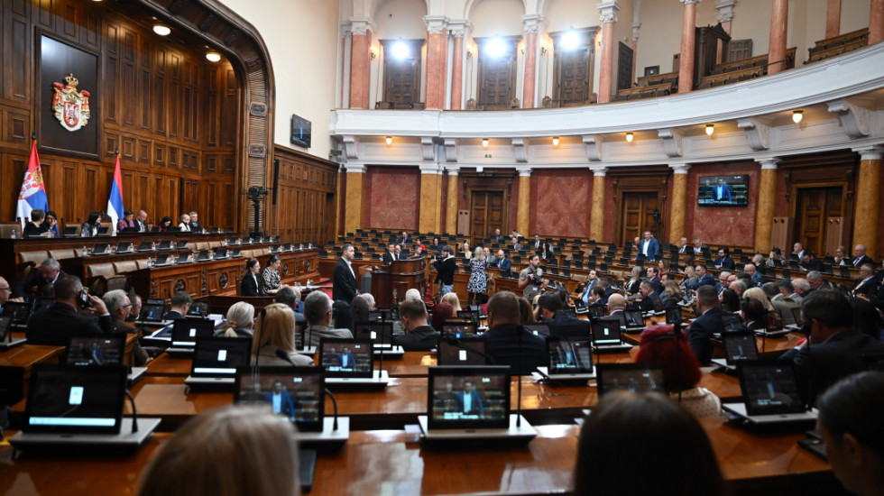 Žustra polemika u Skupštini Srbije: Poslanici o izmenama Zakona o jedinstvenom biračkom spisku i sudbini Generalštaba
