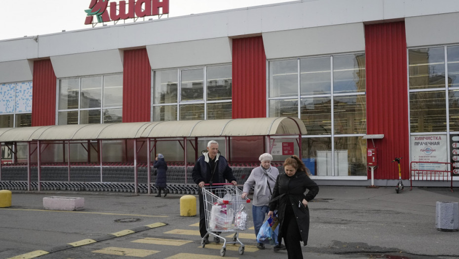 Rizično da ostanu, skupo da odu: Zašto biznis mnogih francuskih kompanija cveta u Rusiji uprkos sankcijama?