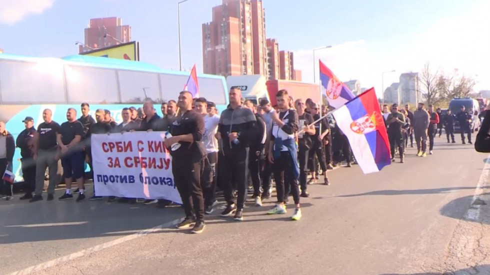 Srbi sa Kosova i Metohije ušli u Beograd: Priređen srdačan doček na Vidikovcu (VIDEO)