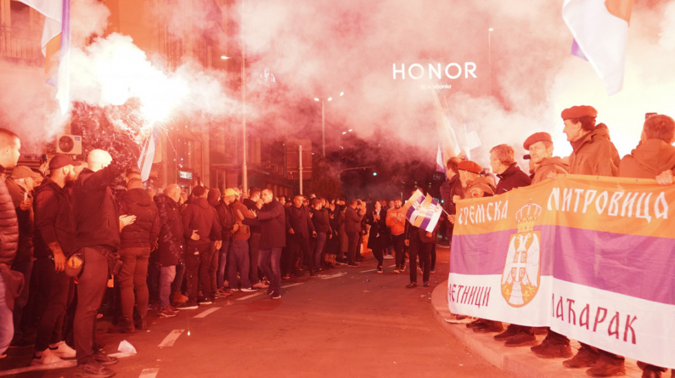 Veliki broj građana ispred Skupštine Srbije: Tradicionalan doček za Srbe sa KiM koji pešače ka Novom Sadu