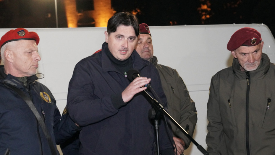 Uglješa Mrdić sedmi dan štrajkuje glađu ispred Narodne skupštine