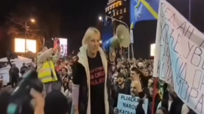 Vučić o incidentu ispred Skupštine: Hvala za svaku izgovorenu reč, građani Srbije zaslužuju više (VIDEO)