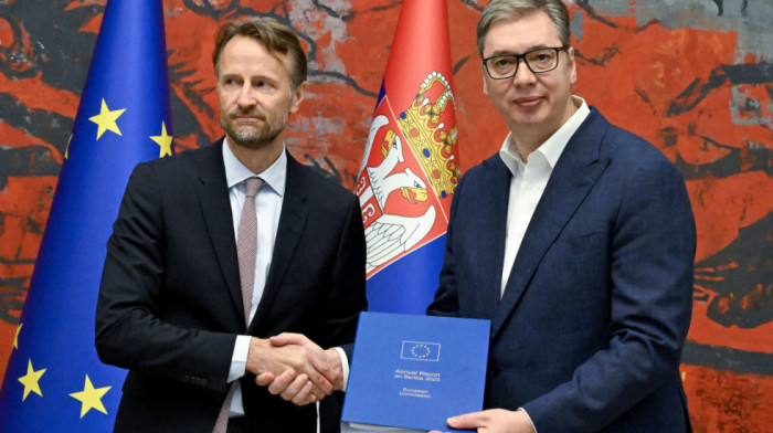 Bekerat uručio Vučiću godišnji Izveštaj Evropske komisije o napretku Srbije