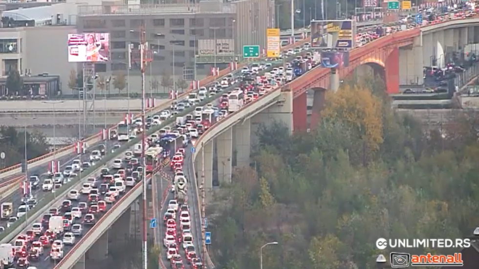 Ponovo kolaps u Beogradu: Velika gužva na Gazeli, kolona u oba pravca